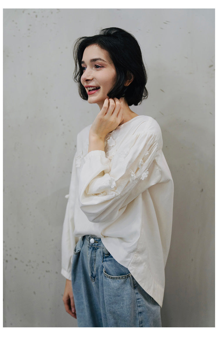 Embroidered irregular shirt for women, loose long sleeved autumn top, fresh white shirt for women, fashionable