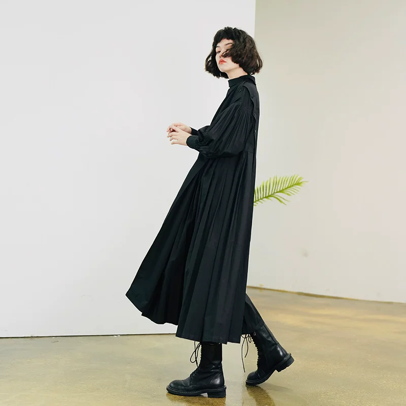 Schwarzes Langarm‑Kleid mit Pailletten‑Muster, tailliertes Midi‑Festkleid