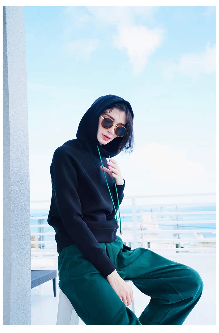 Color-Block Drawstring Thickened Sweatshirt Women's Autumn and Winter Short Hooded Sweatshirt Women's fashion Space Cotton Sweatshirt Women