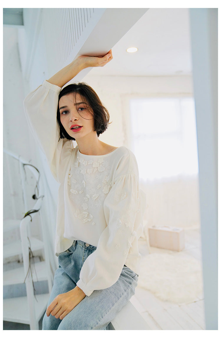 Embroidered irregular shirt for women, loose long sleeved autumn top, fresh white shirt for women, fashionable