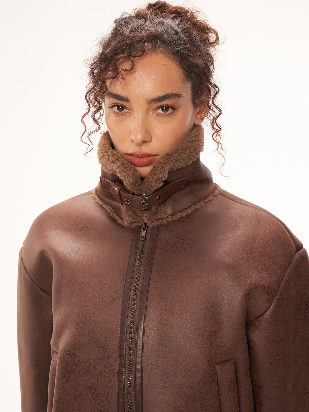 Damen Kunstleder Jacke mit Teddyfutter, kurze Bikerjacke, warmer Wintermantel, Braun