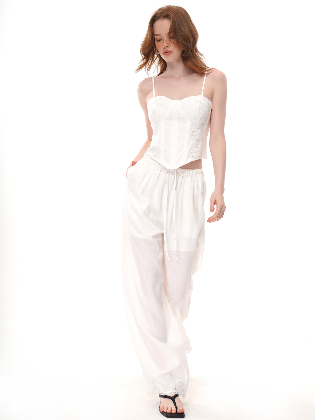 White Floral Embroidery Corset Cami Top, Sweetheart Neck Boned Curved Hem Bustier Crop Top