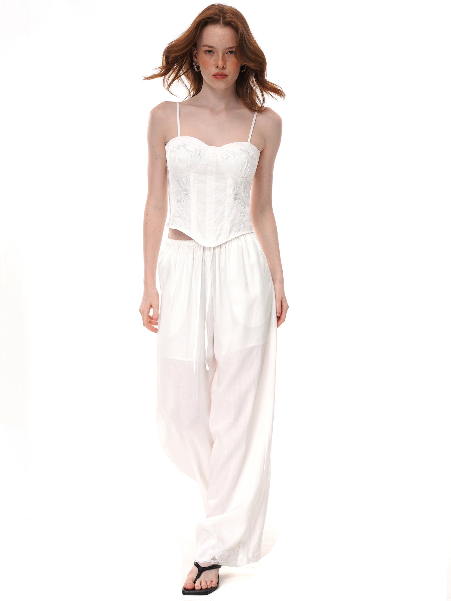 White Floral Embroidery Corset Cami Top, Sweetheart Neck Boned Curved Hem Bustier Crop Top