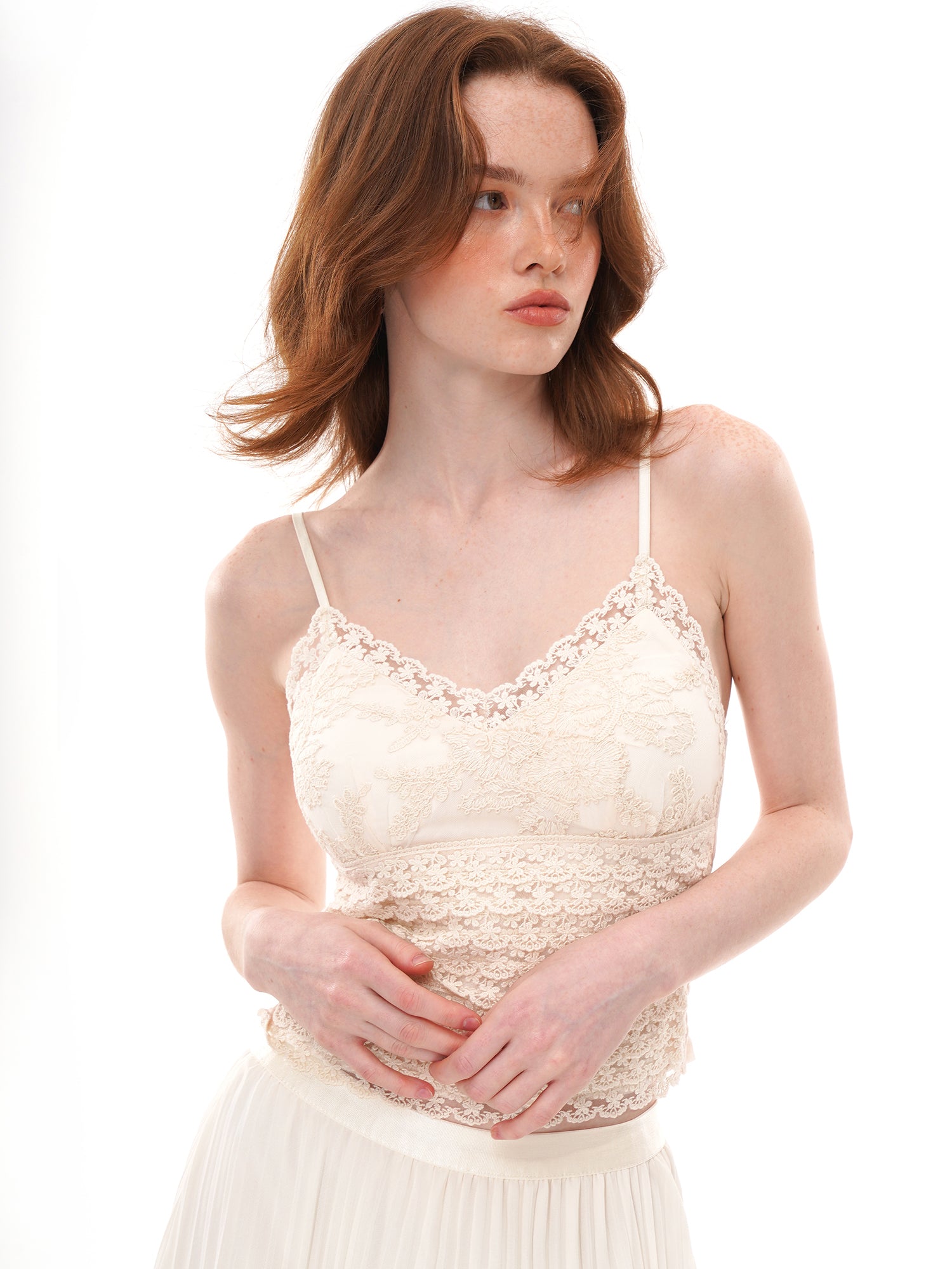 Cream Scalloped V Neck Floral Lace Cami Top, Multi-Layer Ruffled Lace Slim Fit Cropped Tank Top