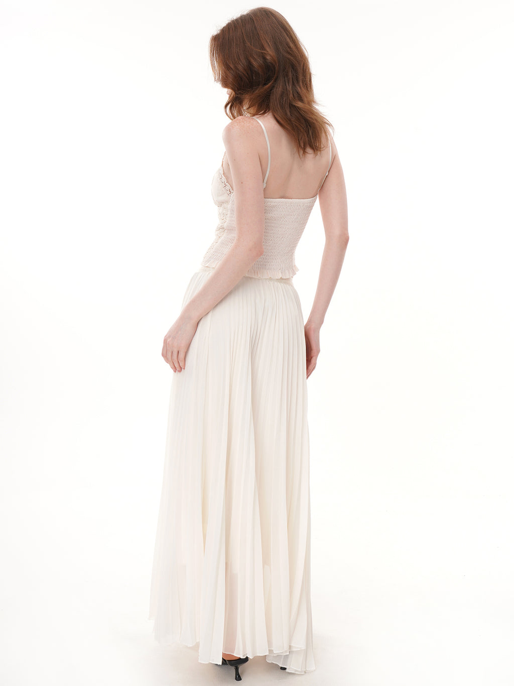 Cream Scalloped V Neck Floral Lace Cami Top, Multi-Layer Ruffled Lace Slim Fit Cropped Tank Top