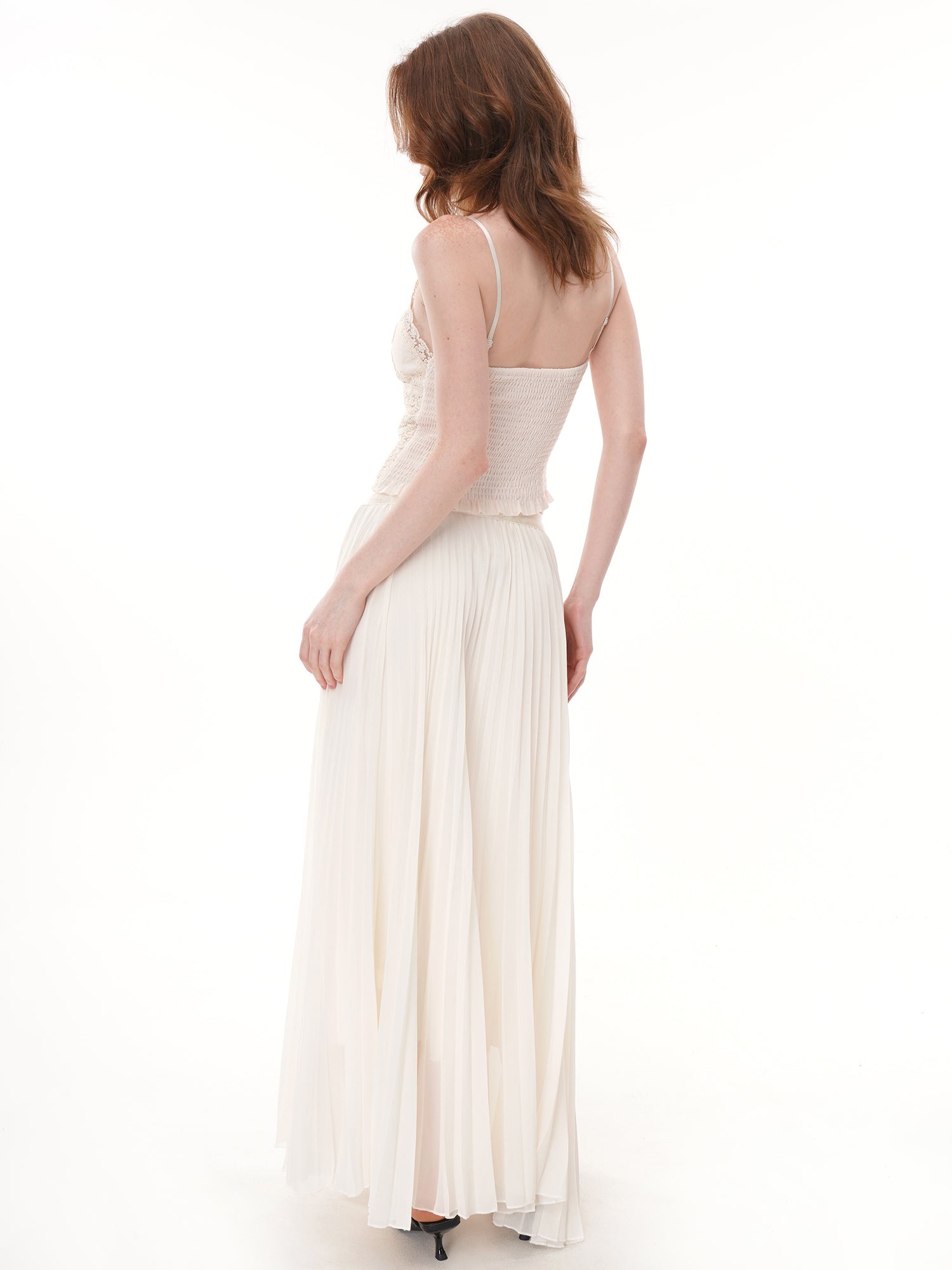 Cream Scalloped V Neck Floral Lace Cami Top, Multi-Layer Ruffled Lace Slim Fit Cropped Tank Top