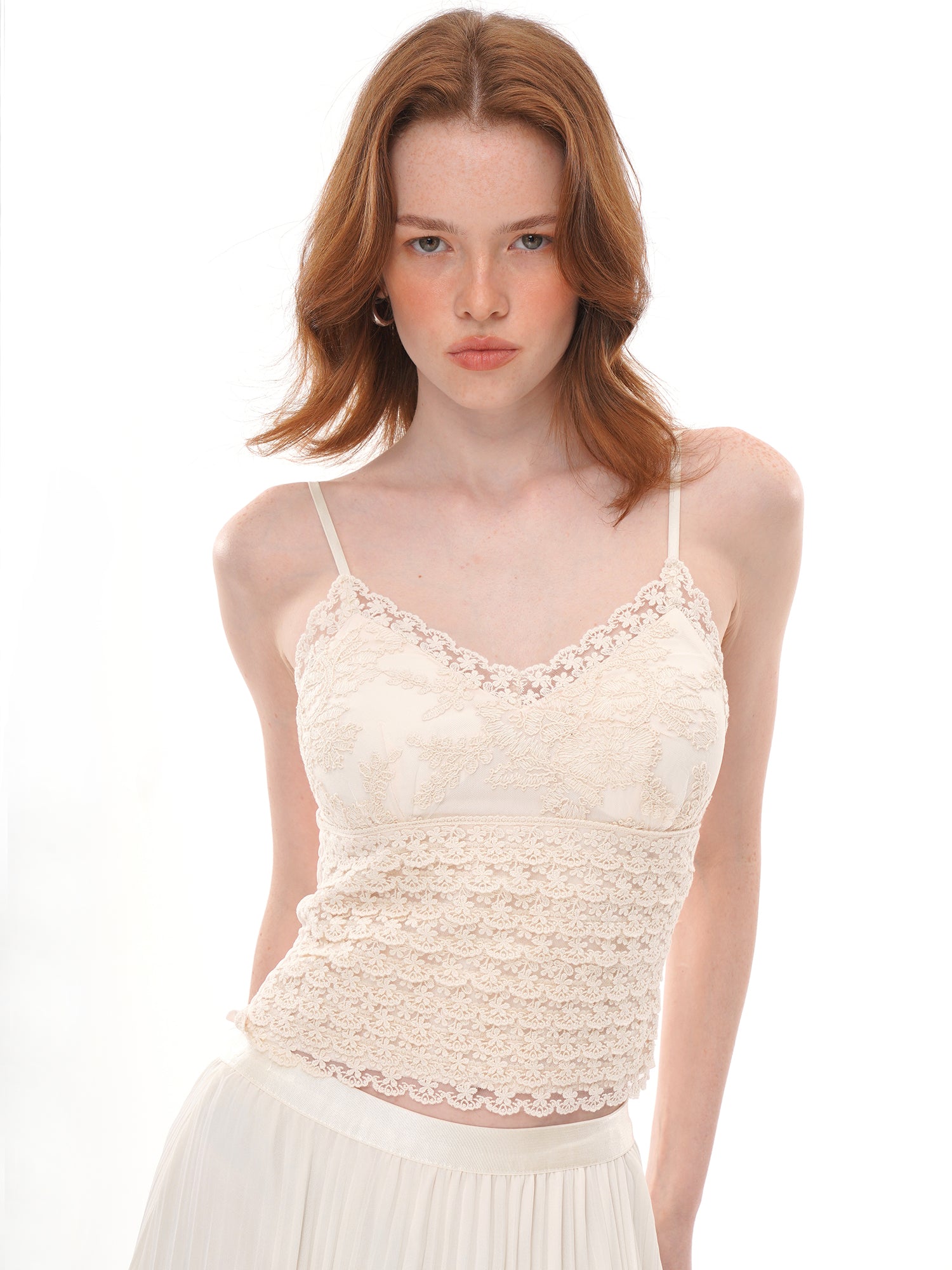 Cream Scalloped V Neck Floral Lace Cami Top, Multi-Layer Ruffled Lace Slim Fit Cropped Tank Top