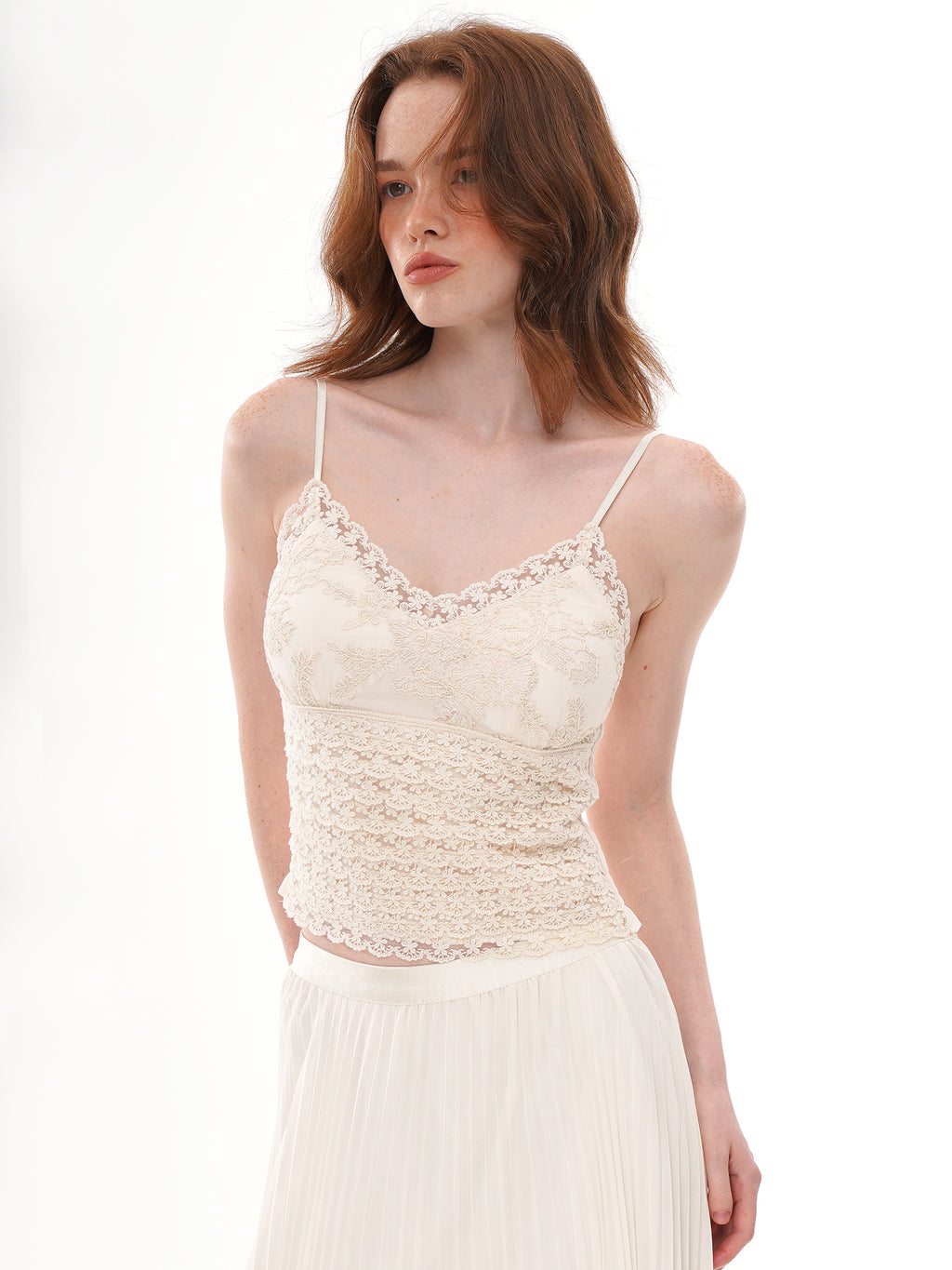 Cream Scalloped V Neck Floral Lace Cami Top, Multi-Layer Ruffled Lace Slim Fit Cropped Tank Top