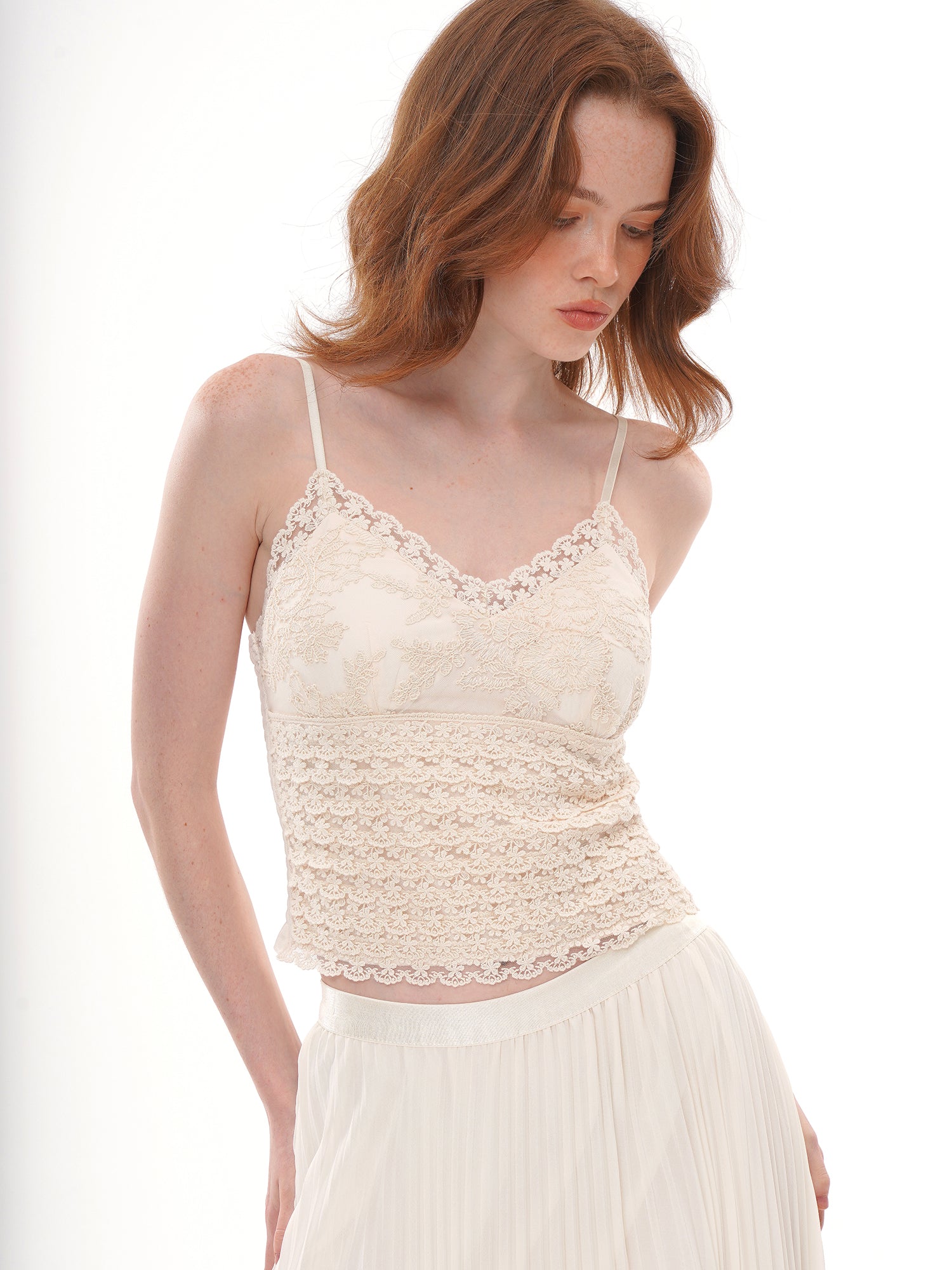 Cream Scalloped V Neck Floral Lace Cami Top, Multi-Layer Ruffled Lace Slim Fit Cropped Tank Top
