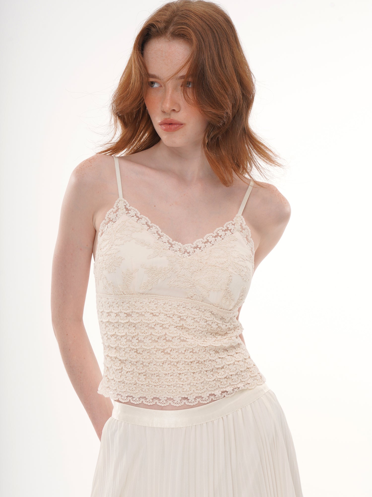 Cream Scalloped V Neck Floral Lace Cami Top, Multi-Layer Ruffled Lace Slim Fit Cropped Tank Top