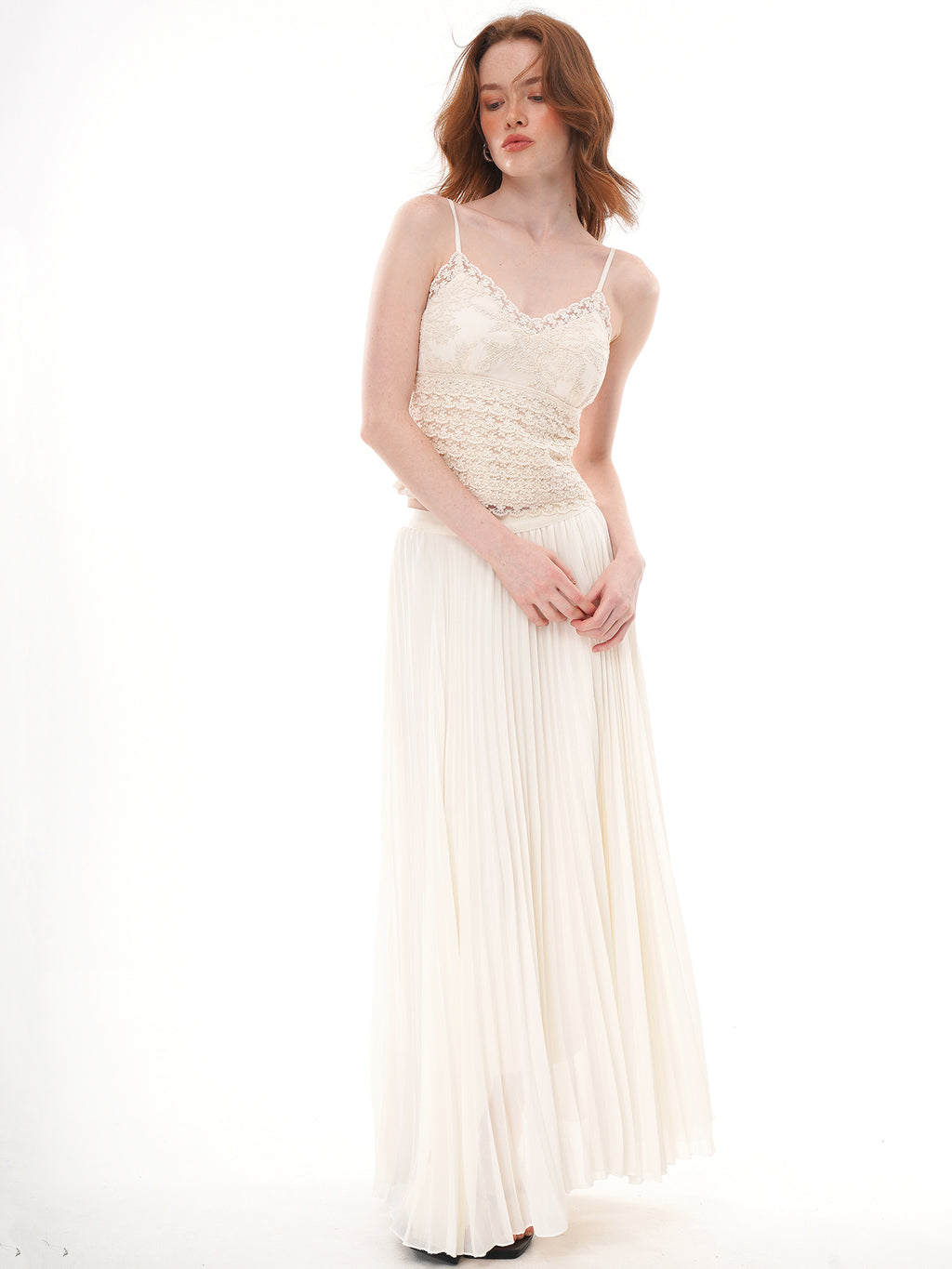 Cream Scalloped V Neck Floral Lace Cami Top, Multi-Layer Ruffled Lace Slim Fit Cropped Tank Top