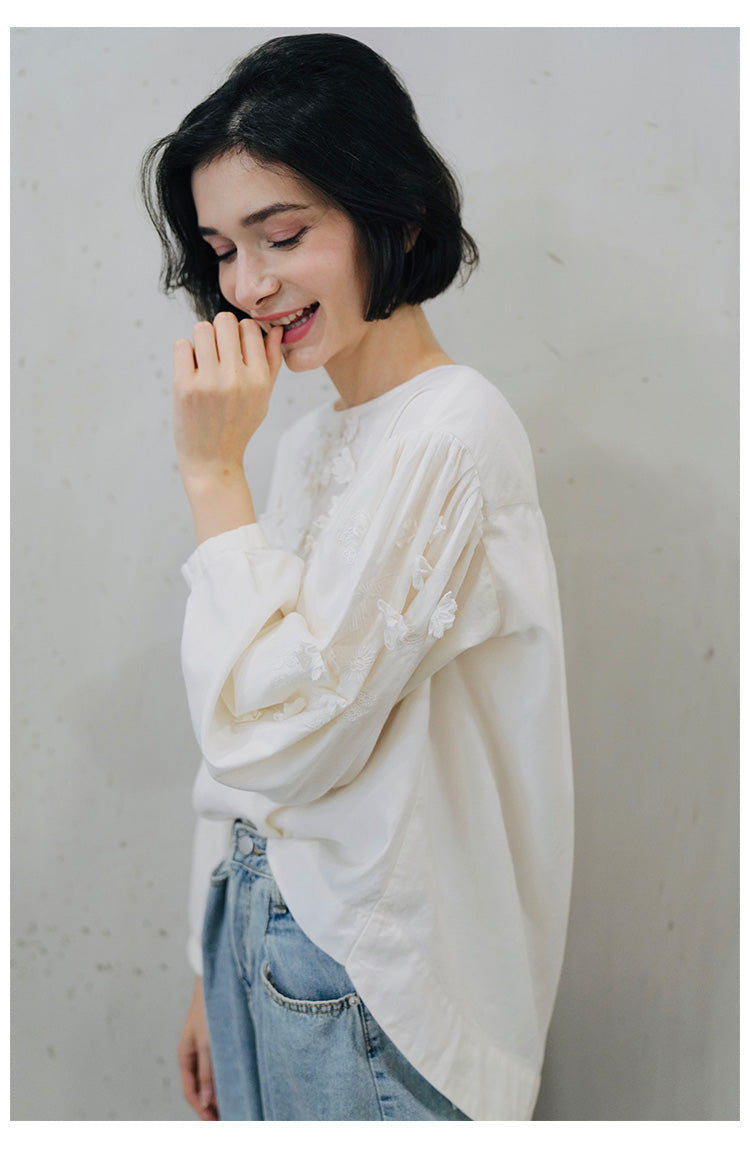 Embroidered irregular shirt for women, loose long sleeved autumn top, fresh white shirt for women, fashionable
