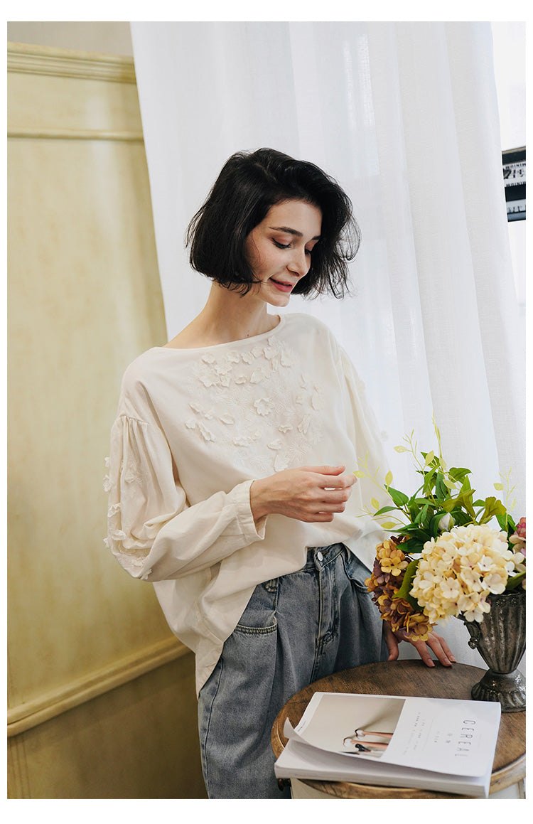 Embroidered irregular shirt for women, loose long sleeved autumn top, fresh white shirt for women, fashionable