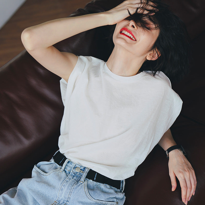 Summer short sleeved women's casual loose and comfortable top, fashionable and versatile, simple and solid color temperament t-shirt