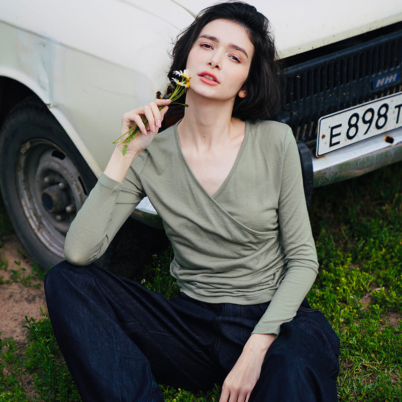Design Sense and Elegance V Cross Collar Top Solid Color Ruched Slim Waist Women's Long Sleeve T-Shirt